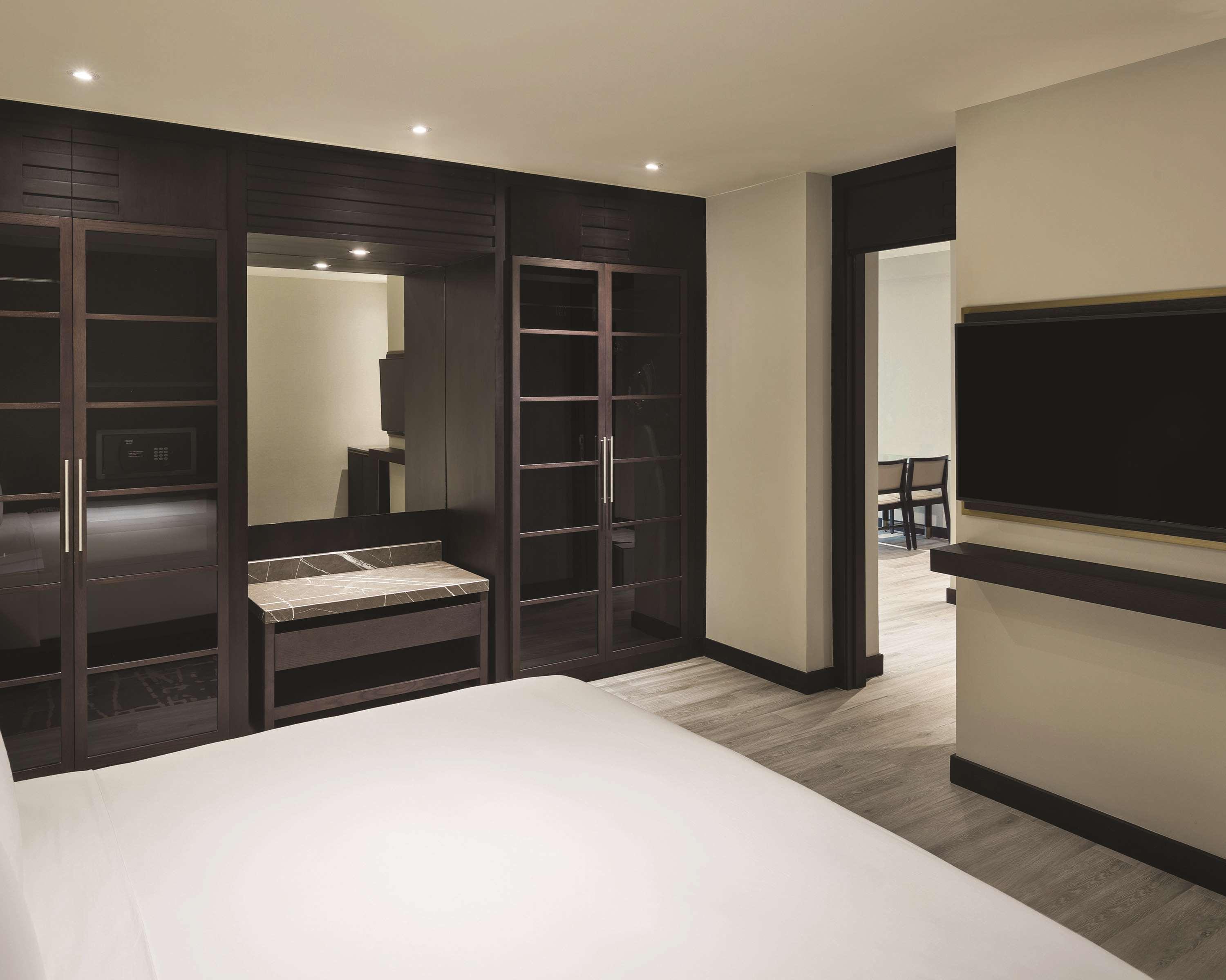 حياة ريجنسي القوت مول الكويت المظهر الخارجي الصورة A bedroom at the hotel