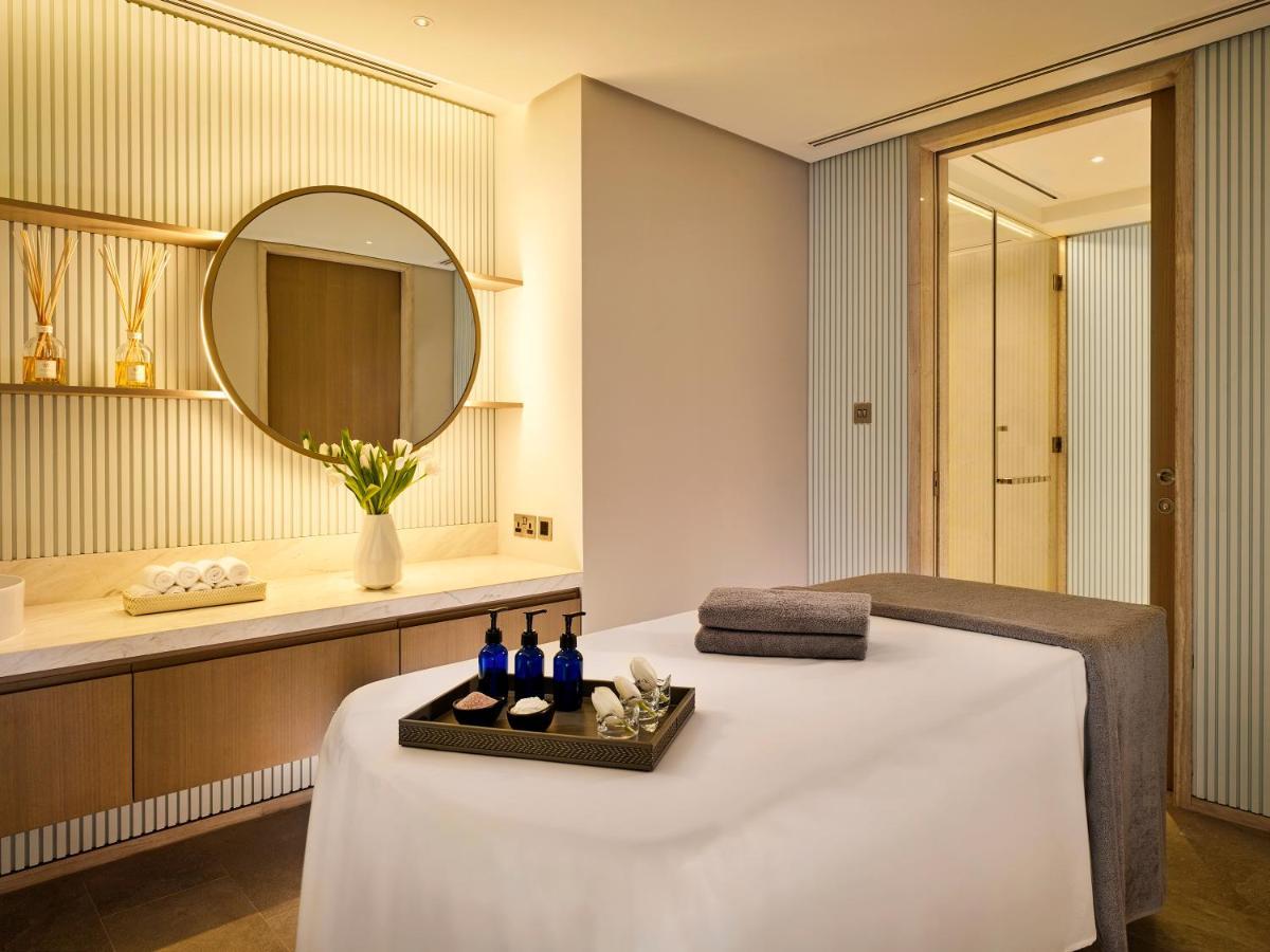 حياة ريجنسي القوت مول الكويت المظهر الخارجي الصورة A treatment room at The Spa at The Landmark, Hong Kong